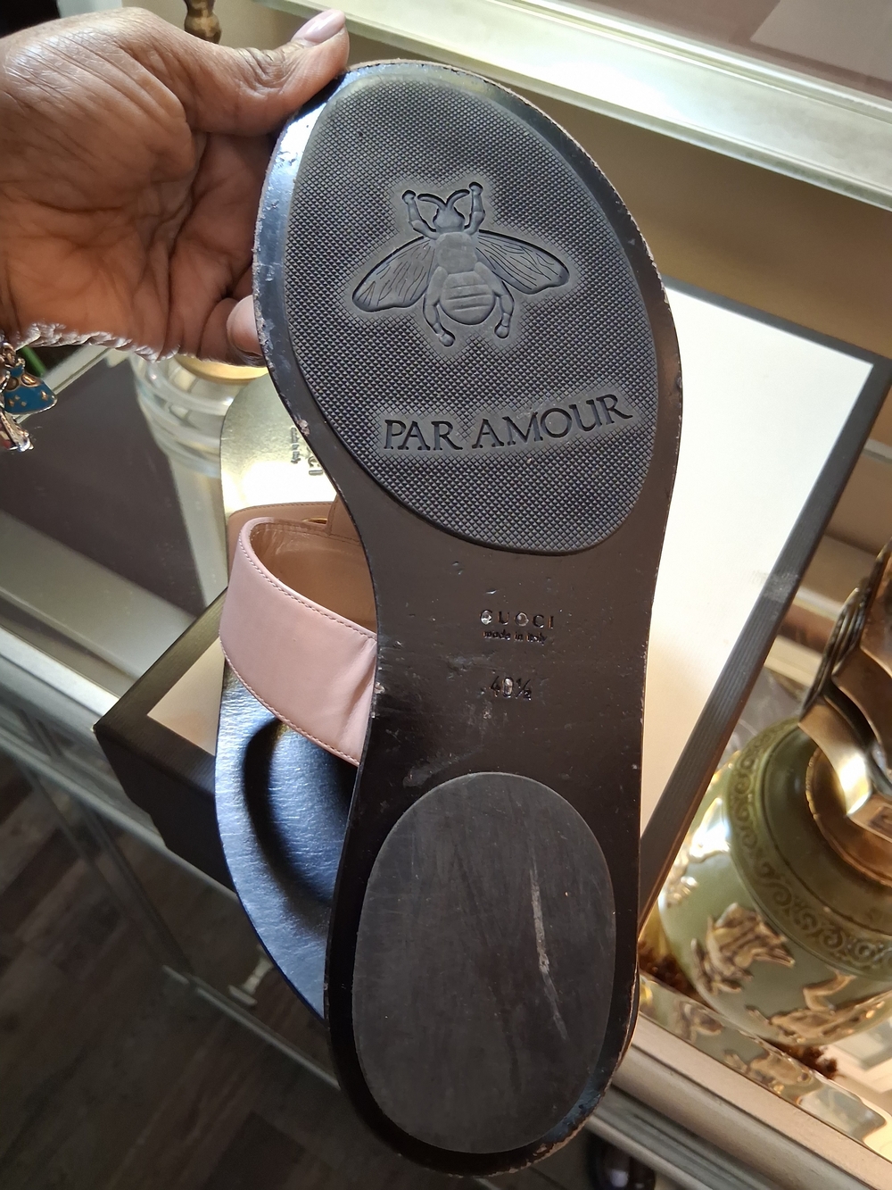 Gucci Pink Leather GG Thong Sandals with Gold Hardware - Picture 5 of 7